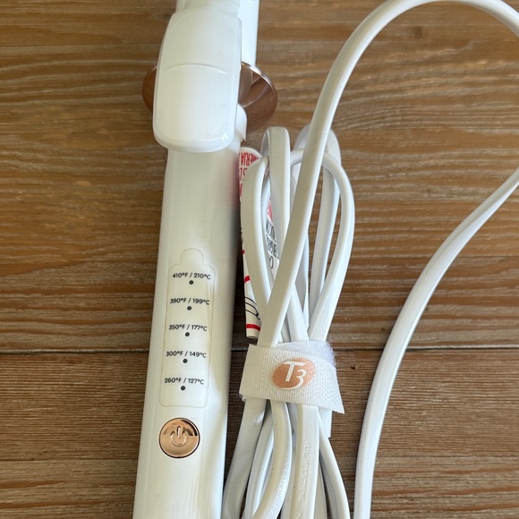 T3 1 1/4” White and Rose Gold Curling Iron - Picture 3 of 6